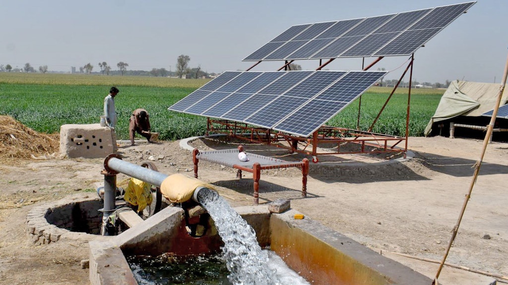Groundwater is extracted through a solar-powered tubewell in thedistrict of Rahim Yar Khan, Punjab province, Pakistan